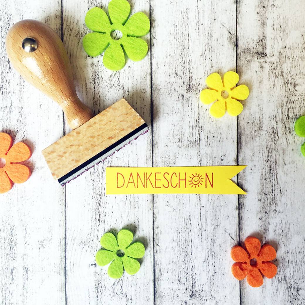Holzstempel mit dem Schriftzug "Danke" Holzstempel mit dem Schriftzug "Danke"