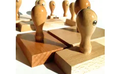 Holzstempel sind Stempel, die aus Holz gefertigt sind und häufig für verschiedene Drucktechniken verwendet werden. Sie sind in der Regel mit einem Motiv oder Te